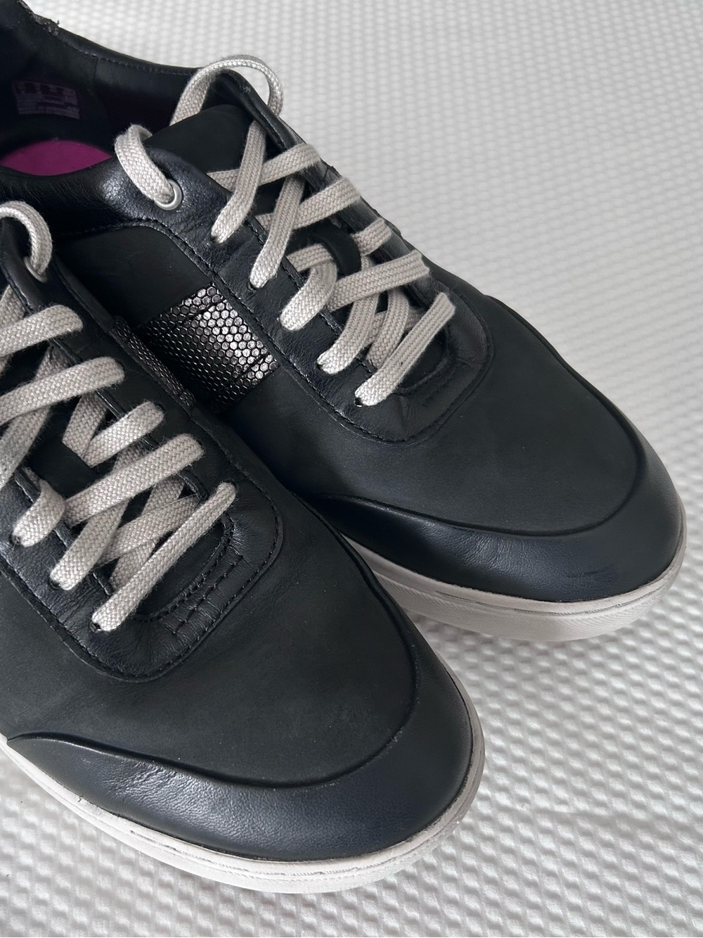 Clark’s Women’s Black and Silver Unisex Nalle Fern Sneakers